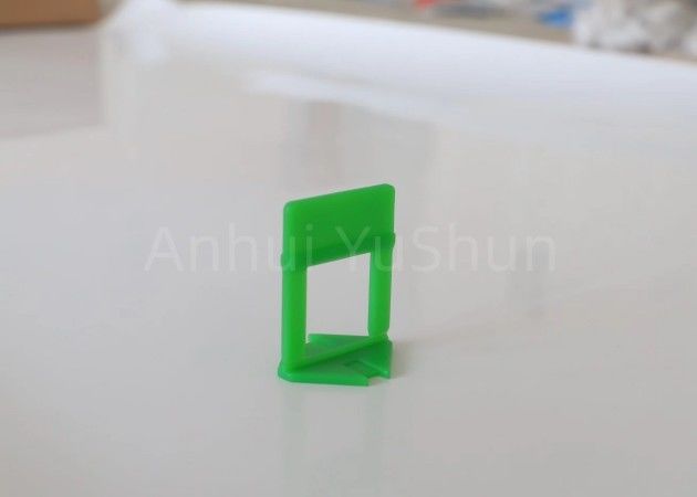 Telha preta de 1.0mm que nivela grampos e espaçadores das cunhas para pavimentar o plástico