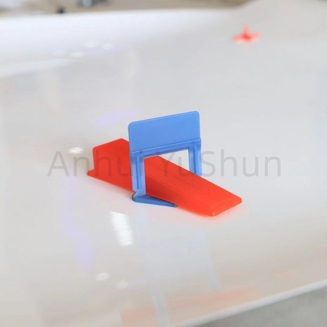 Telha preta de 1.0mm que nivela grampos e espaçadores das cunhas para pavimentar o plástico