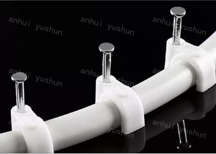 durabilidade alta de 10mm e grampos de cabo plásticos do prego flexível plásticos em volta dos grampos de cabo ajustável